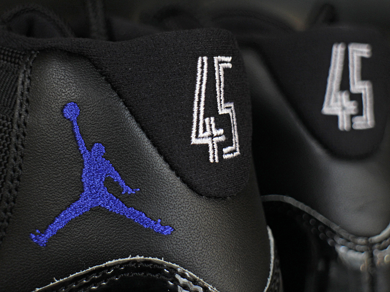 Uzivatel Skit Na Twitteru Air Jordan 11 Retro Space Jam 45 映画space Jamの公開周年を記念して 劇中でマイケル ジョーダンが履いていたスペシャルモデルが復刻 踵のナンバリングは 45 ボックスはlooney Tunesのイラストが入った特別仕様です T