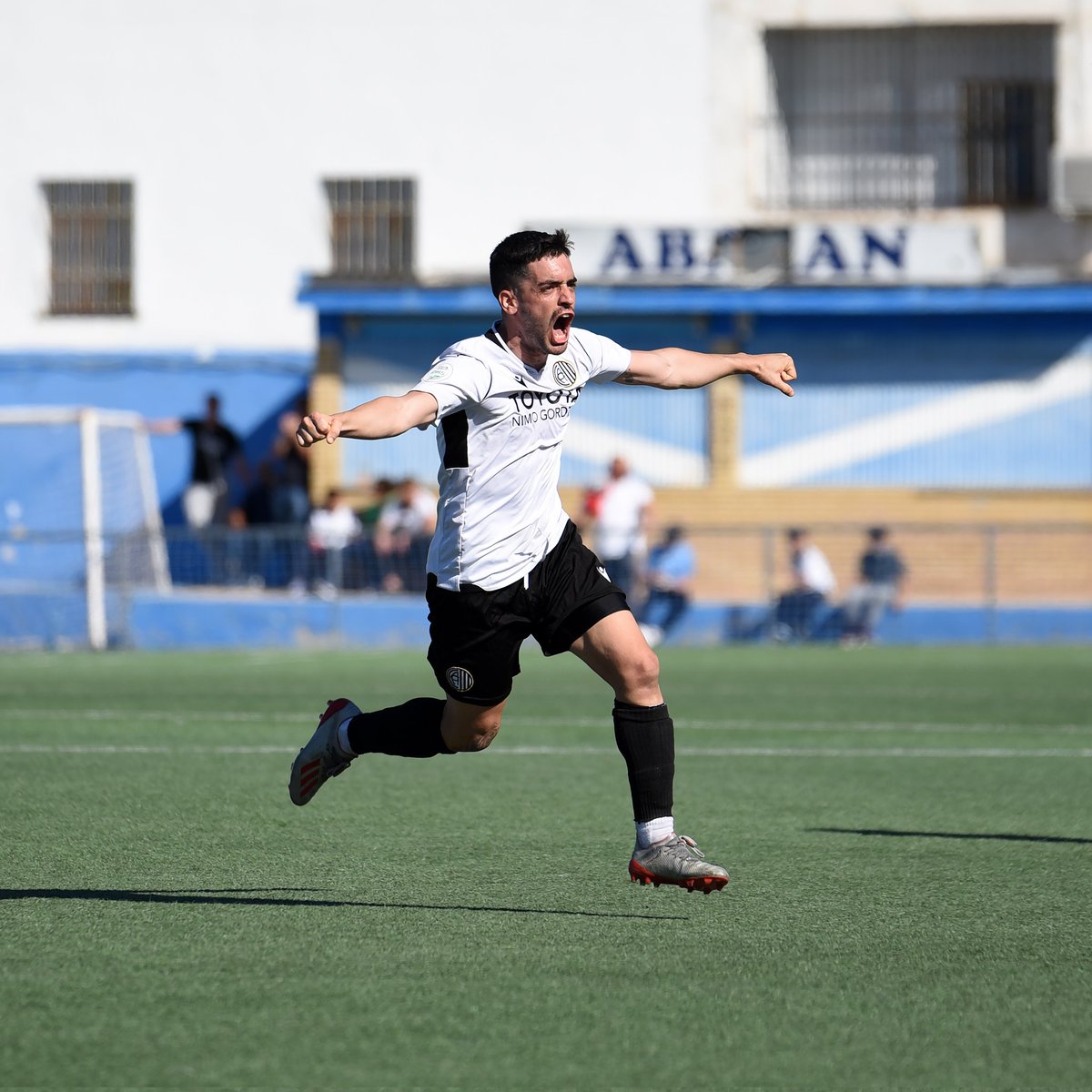 RToruiz's tweet photo. GANAR ⚫⚪⚽️

@ClubAtlCentral

©️ Rafael Toro https://t.co/6fjSJ4lM0W
