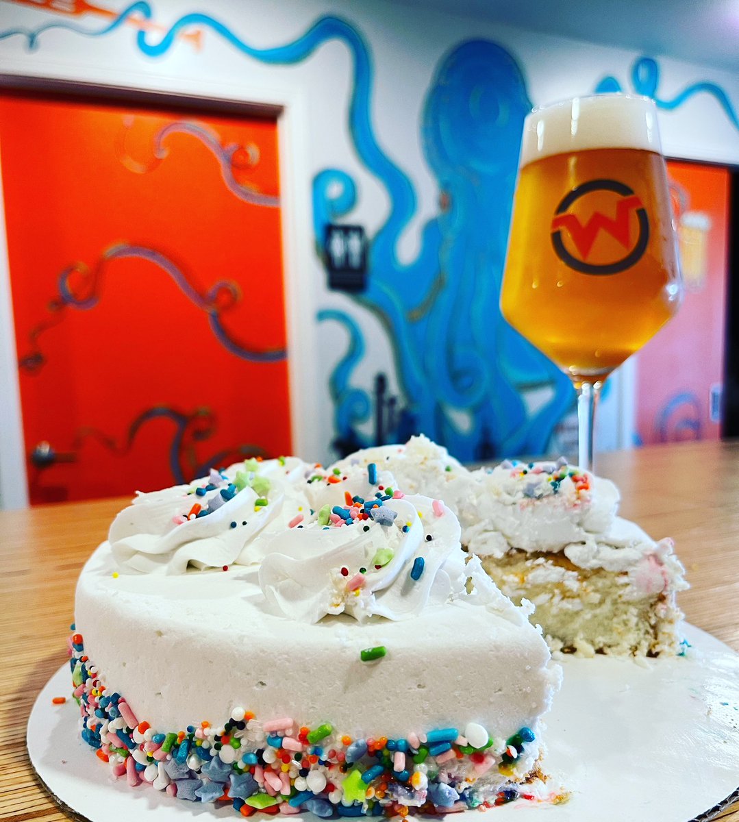 windshiftbrew's tweet photo. Have your cake and drink it too. #BirthdayCake #SmallBatchSunday https://t.co/17XrMIF5rB
