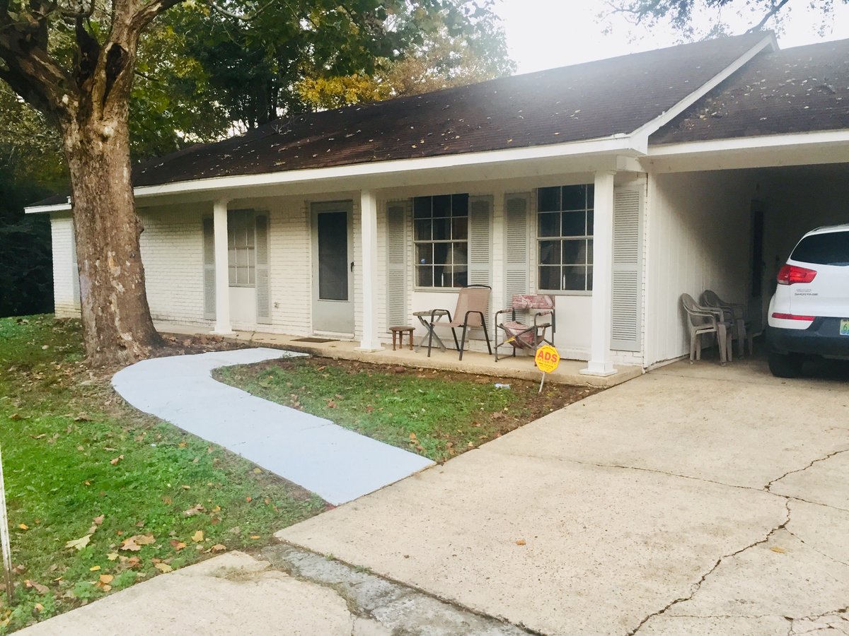 AndrewJBoneRE's tweet photo. #Tuscaloosa #Alabama Terrific investment rental property! 3BR/1BA, new HVAC, new luxury vinyl flooring throughout & stainless appliances. Long-standing, excellent tenants who will love to continue! Close before end of the year! #investor #investment $119,900 #ajbreg 205-531-5577 https://t.co/nLByTTjFV4