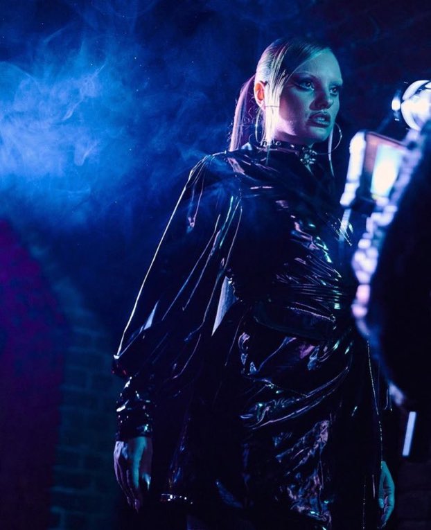 emmabuntonworld's tweet photo. @EmmaBunton @emmabnowandthen @SpiceBrazil @gg_archived Babes in Leather-land

Emma Bunton (BRITs 2018) + Alexandra Stan (#Tokyo music video, 2021)

#pop #music #NewMusic #brits #leather #fashion #London #Bucaresti @manyamazing https://t.co/q32B9j3kVb