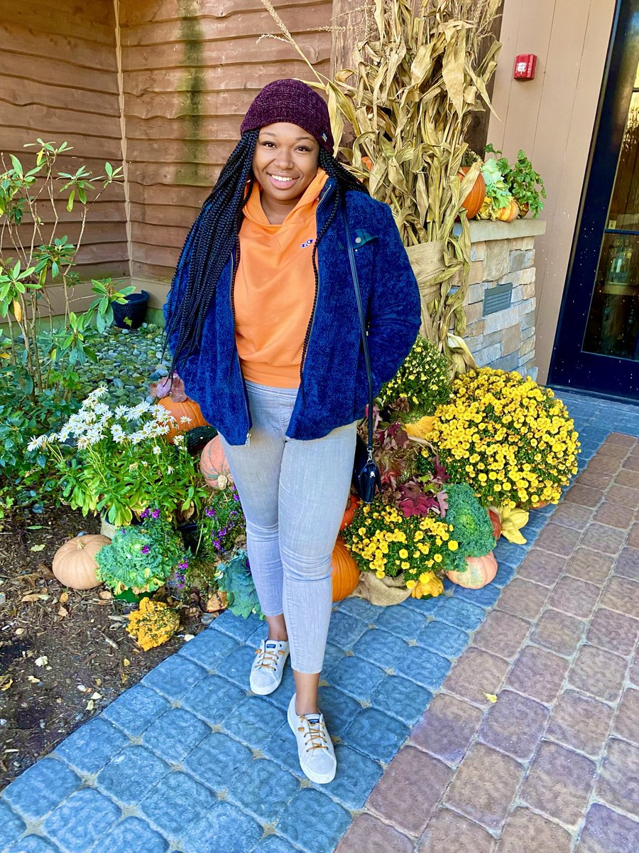 ... the spring, the summer, 
The chilling autumn, angry winter, change Their wonted liveries; and the mazed world By their increase, 
now knows not which is which.
— William Shakespeare

 #ShakespeareSunday #Autumn #SundayVibes 🍂🍃