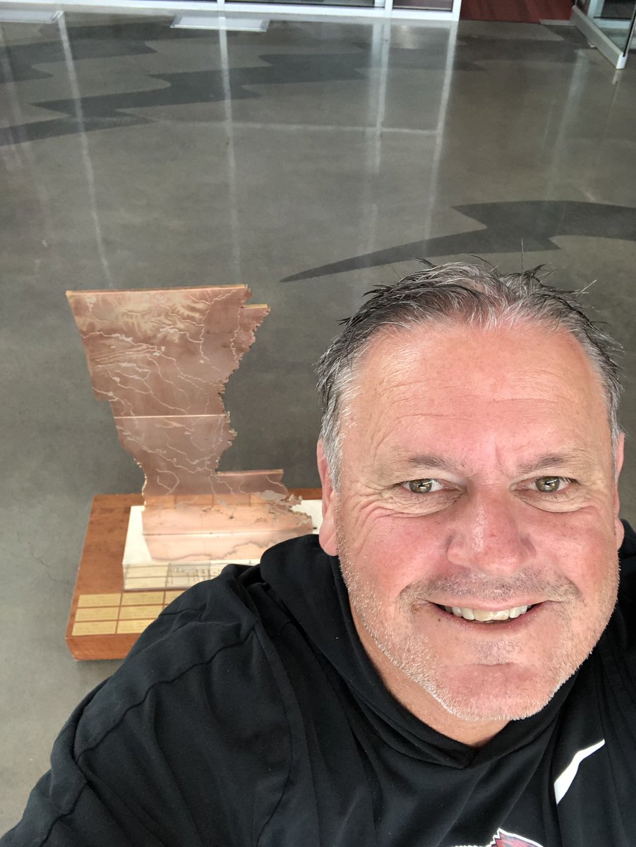 CoachSamPittman's tweet image. It’s a great morning to be a hog! #turnthatdamnjukeboxon #theboot #gohogs