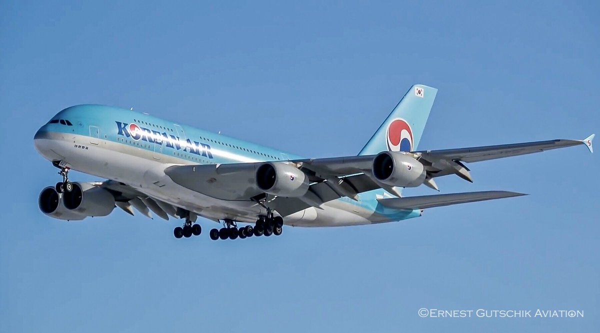 ErnestGutschik's tweet photo. PHOTOS Throwback to kicking off the new year with a fantastic diversion catch, Korean Air #KAL81 Airbus A380-800 diverting to Toronto from Seoul-New York due to a massive snowstorm that hit New York and closed JFK completely. 📸 January 2018. https://t.co/qSALfitsQU