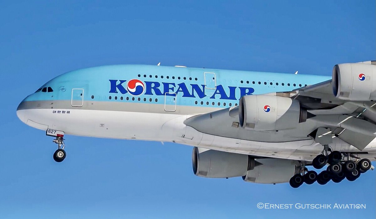 ErnestGutschik's tweet photo. PHOTOS Throwback to kicking off the new year with a fantastic diversion catch, Korean Air #KAL81 Airbus A380-800 diverting to Toronto from Seoul-New York due to a massive snowstorm that hit New York and closed JFK completely. 📸 January 2018. https://t.co/qSALfitsQU