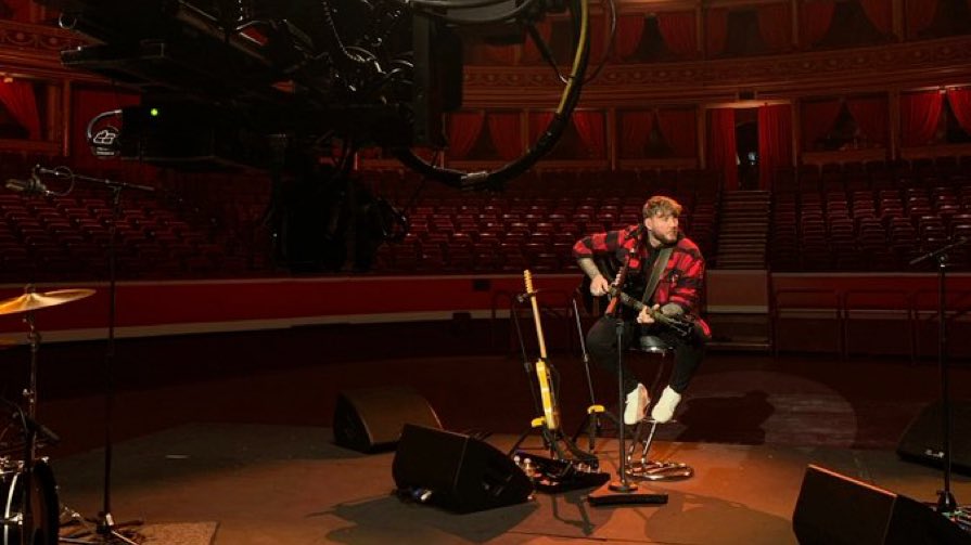 momentworld's tweet photo. We're giving away a couple tickets to tonight’s Moment with @jamesarthur23! RT this to enter and follow @momenthouse for updates. https://t.co/KAHYlxB7pg
