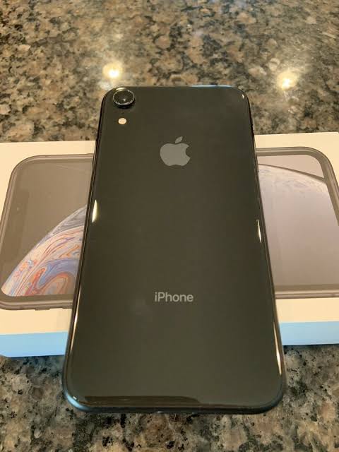 yteeam's tweet photo. give away image iphone xr 64gb, sayang dari pada gakepake. 
syaratnya cuma follow sama like aja, saya umumin besok lusa. 
semoga menang! ✨✨✨ https://t.co/bWbgzZWnRr