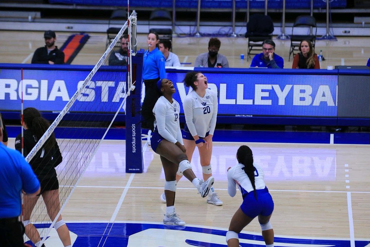 GSU_Vball's tweet photo. Some of our favorite photos from senior night! 💙

📸 @DanVoiceMan91 

#PanthersVB | #OurCity https://t.co/8Z8SgyaaLs