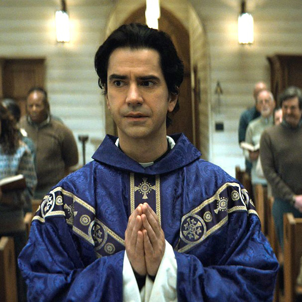 #MidnightMass. Very predictable, and way too monologue driven for my taste. Plus, the make-up effects... so distracting in the earlier episodes that it actually gives most of the plot away. I give it a 3 out of 5 only because of Linklater's performance. #horror #netflix #review