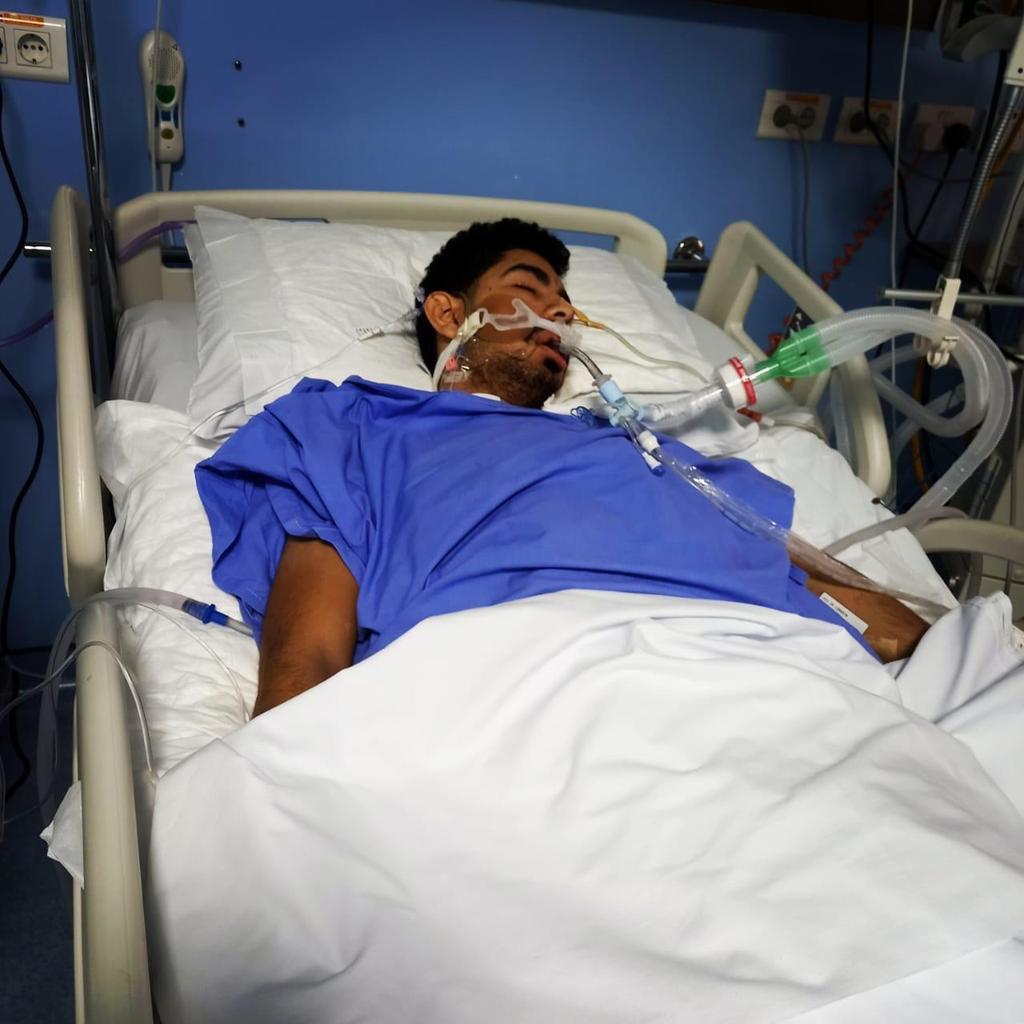 السلام عليكم  يوجد في مستشفى المركزي بالدمام مريض باسم  محمد حسن علي المطوع  وادارة المستشفى تبحث عن اقاربه نبي الفزعة نشروا في كل القروبات المستشفى تبحث عن اقارب هذا الرجل 👆👆👆👆