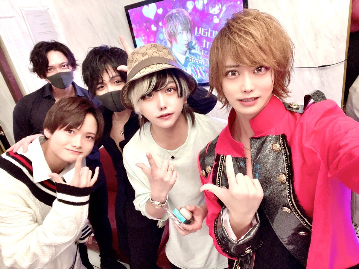 ROMEO_kabuki's tweet photo. 🌹🌹🌹HAMLET🌹🌹🌹
副主任 HAL(@HalHamlet )
Birthday Event🎉
来て頂いた同業様をご紹介👏

Re:BORN様より(@reborn_gd )
Executive Player 晴様(@dies_irae_666 )
零様(@zero_417 )

晴さんワールド全開でいつも圧倒的されます💕
ありがとうございました🙇‍♂️

#HAMLETらしく🌹
#エルコレ https://t.co/Yvbw1ZdZZ9