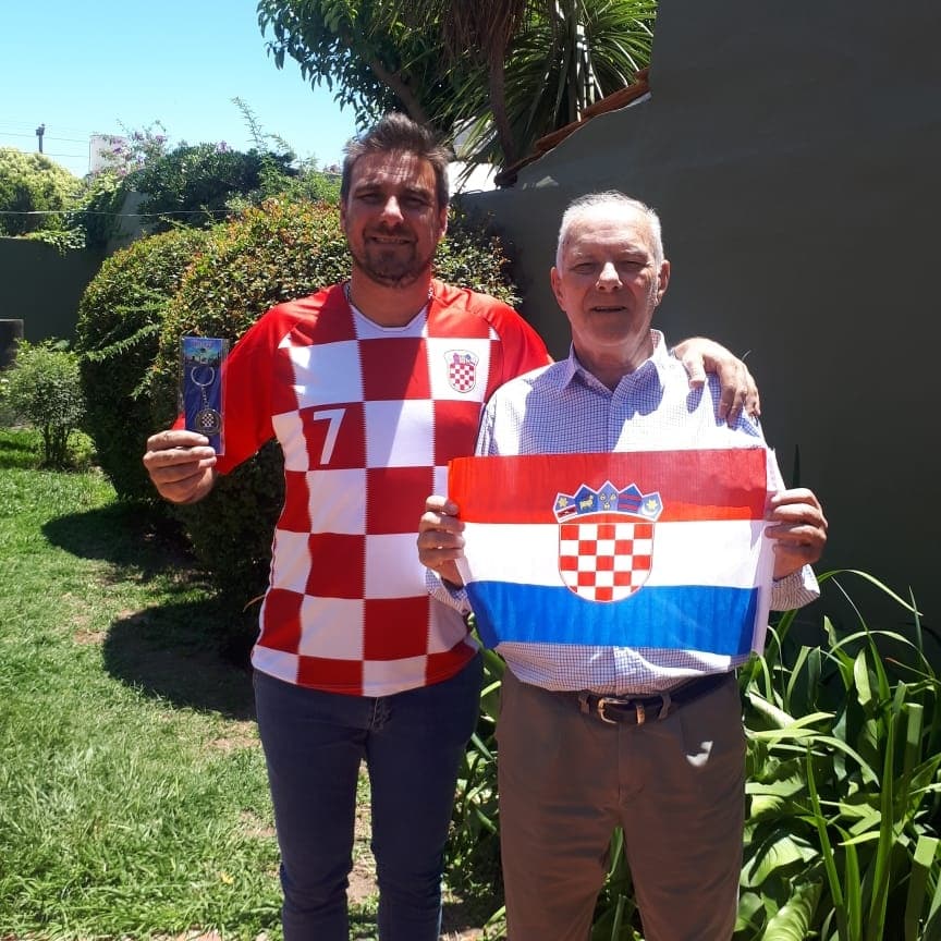 fedejelic's tweet photo. ¡Clasificamos al mundial Tatá! Vamos a acompañar a nuestras raíces croatas 🇭🇷 en #Qatar2022 junto al sueño de los argentinos 🇦🇷 también! Gracias por la luz desde arriba #Zivili #Salud #Rubito https://t.co/yTbcLC0tvG
