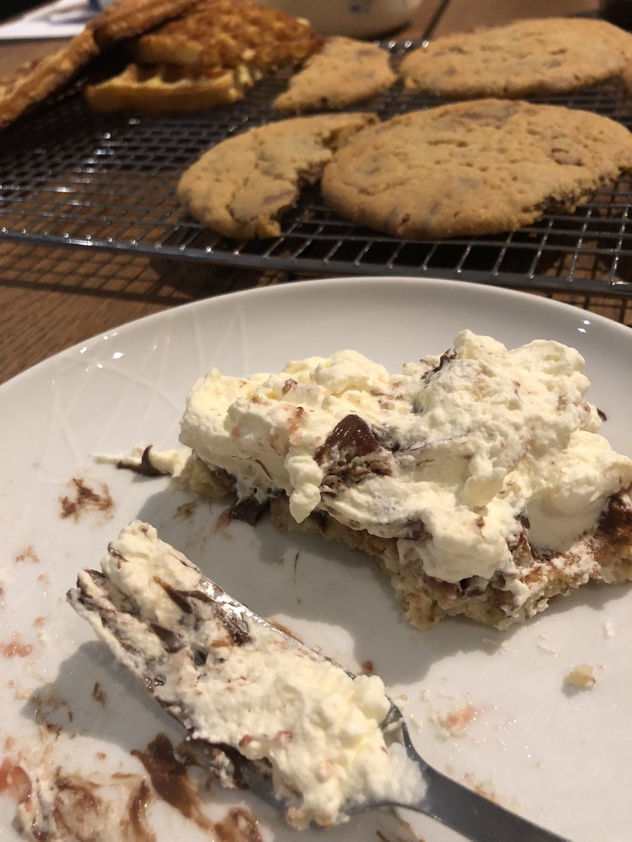 Fyrir mér er vafflan bara farartæki fyrir Nutella, sultu og rjóma. Er èg einn um það?