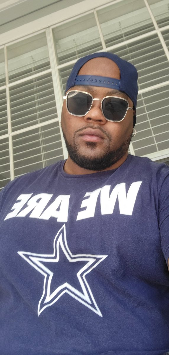 DeeBo59's tweet photo. Pre-game. #TshirtTime #Mimosas #Breffus https://t.co/P0jnMbDlrH