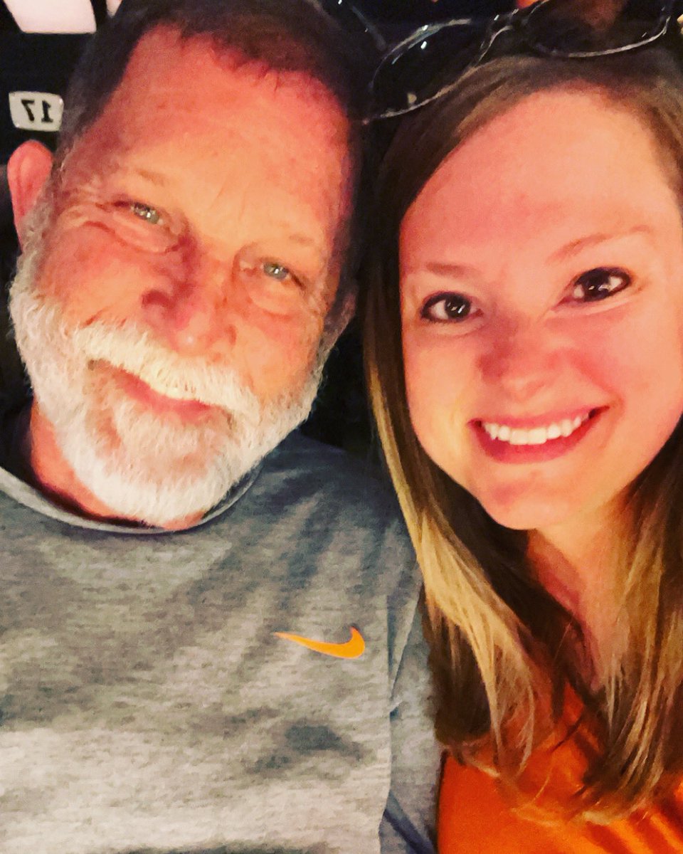 girlfromthegate's tweet photo. #GoVols #GameDay #daddydaughtertime 🍊🏀 https://t.co/sMMT384yLC