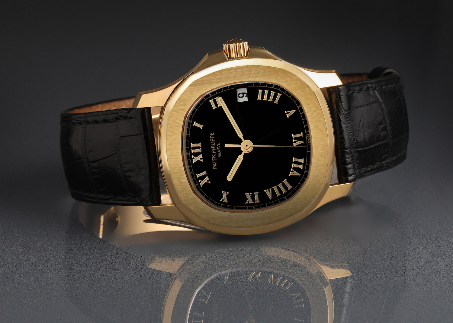 Swisswatchexpo The Patek Philippe Aquanaut 5060 In Yellow Gold Comes With Complementing Luminous Roman Numerals And Leaf Shaped Hands With A Short Run From 1997 To 02 There Aren T Many Of