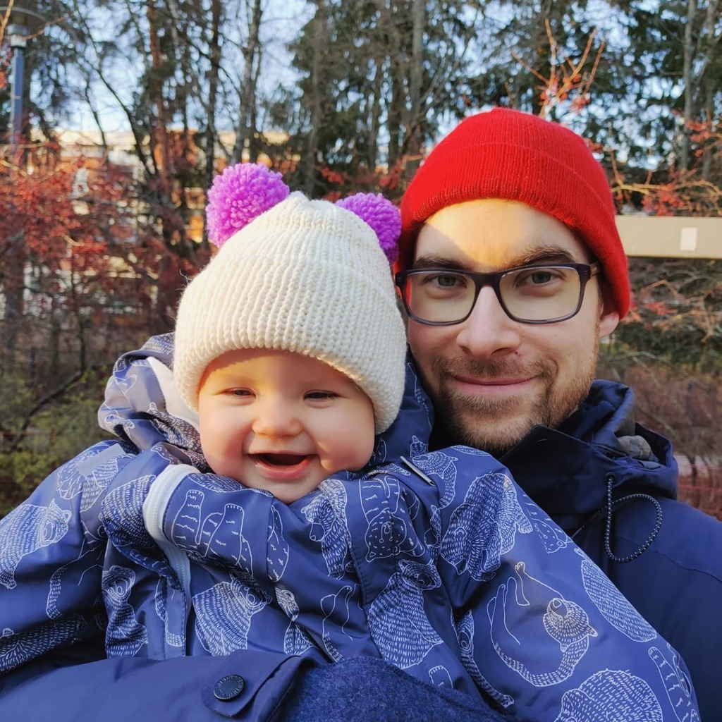 Ensimmäistä isänpäivää viettämässä pikkuneidin kanssa! instagr.am/p/CWQ6szOtdTL/