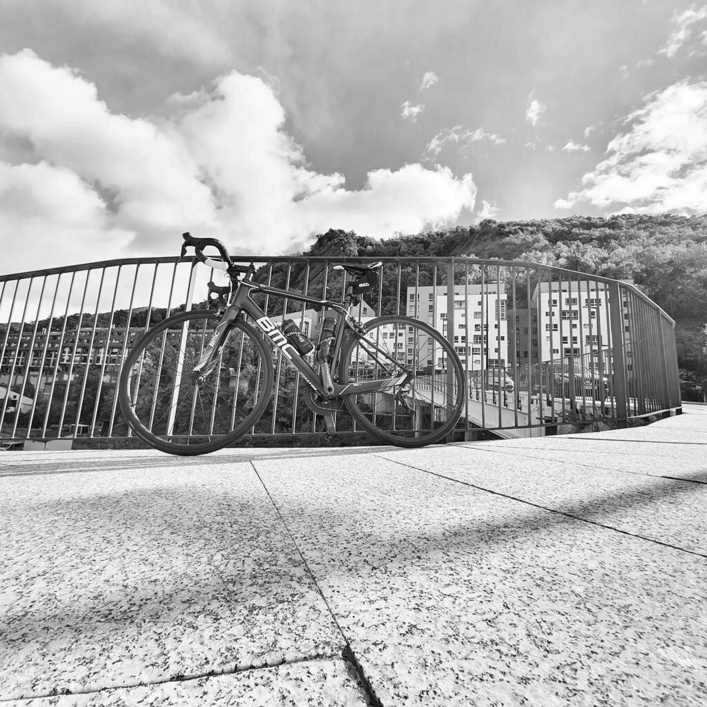 pauiglesiasarq's tweet photo. Oci o feina?
🚵 Bici o 🏘️ habitatge?
#bike #bikeaca #andorraterritoriociclista #ha44 #habitatge https://t.co/cK93mHxGCh