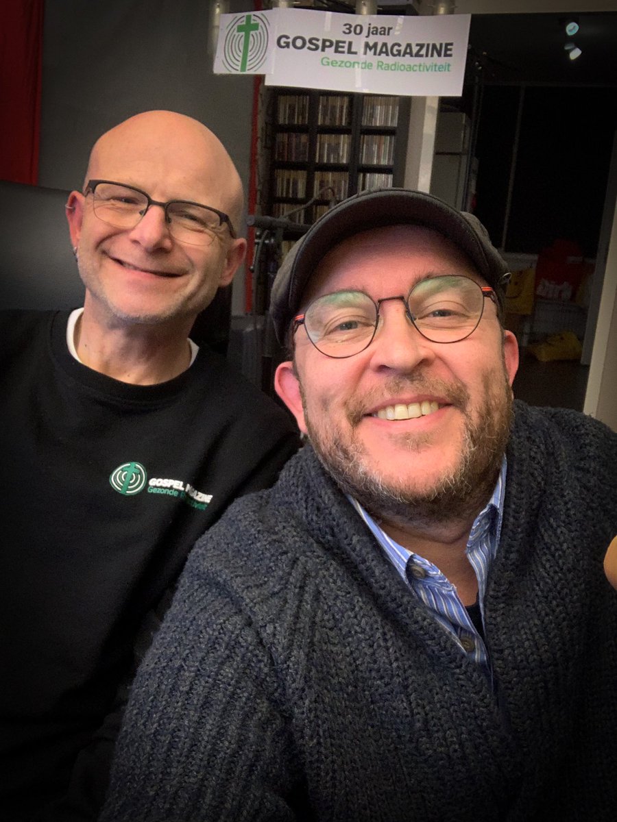PjjJunior's tweet photo. Gisteren als Joeri Nalist #typetje @TheoBoer1 van @GospelTheo overvallen om hem te interviewen en te feliciteren met het 30 jarig jubileum van dit #radioprogramma #GaafWoord #radio #Merwertv https://t.co/ngYyo02y2s