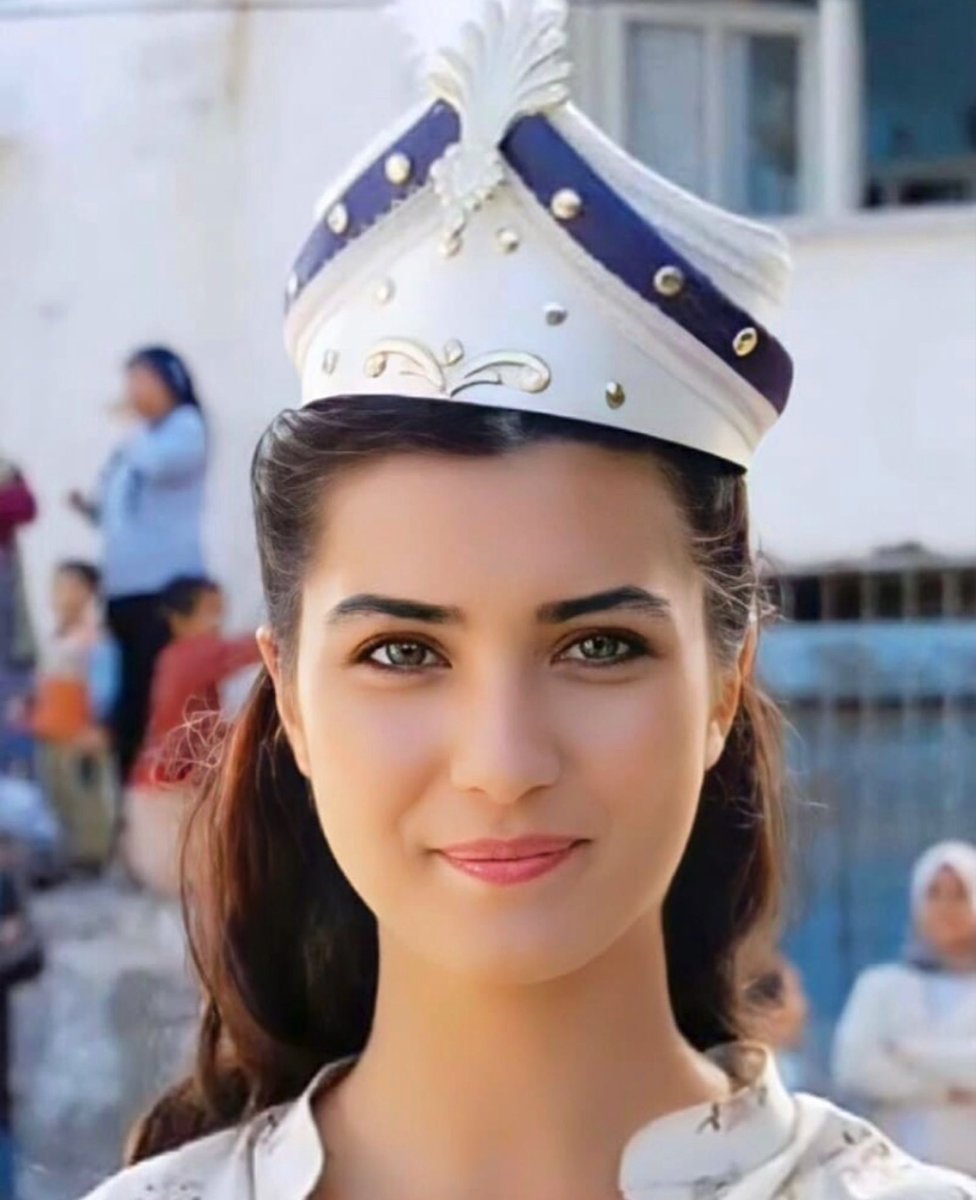 SarzosaCarlota's tweet photo. @YaniOH80 Yaniiiiiiii donde la puedo verrrr me muero por verlo pero nadie me hace caso y siento envidia pero de la buena jeje que todos la ven y yo no.por favor.
#TubaBüyüstükün
#MuratYildirim
#ASISeries https://t.co/l5hWisCKzM