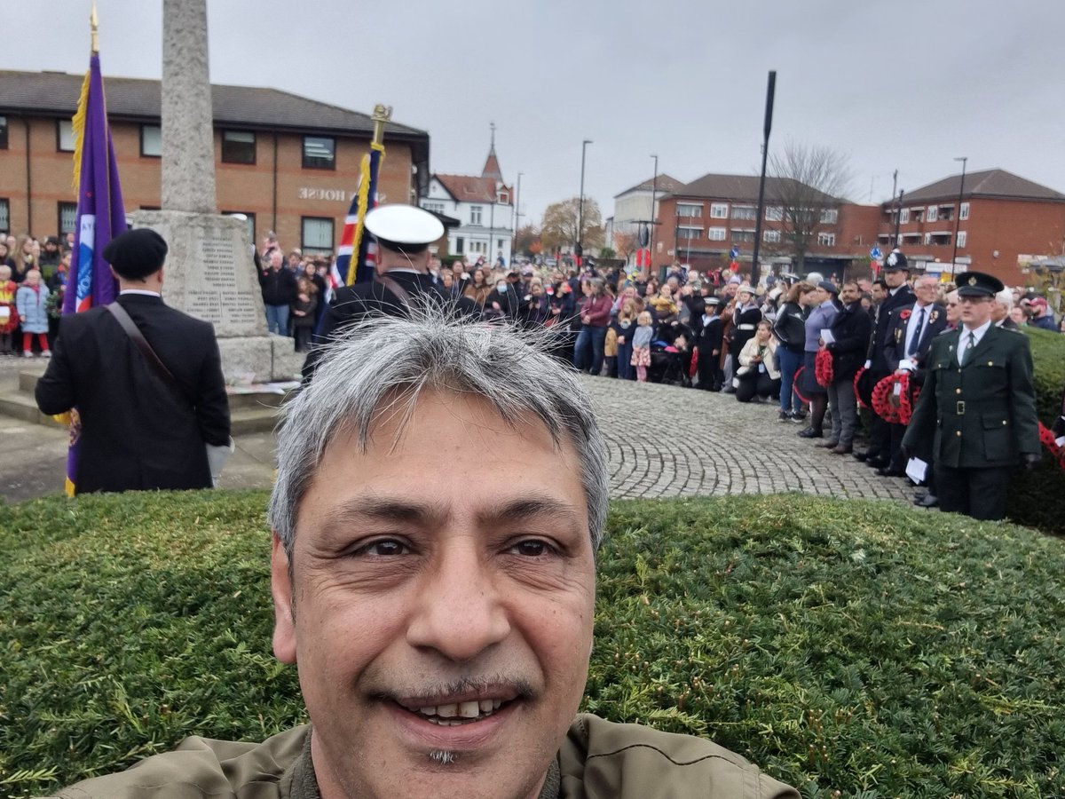 SajButt9070's tweet photo. #Remembrancedayservice @hanworth @hounslow attended by Former #Mayor Cllr.@Cllrsamiach, Cllr. @CandiceAtterton,Cllr. Richard Foote, Vice Chair @HanworthLabour @naeemulfat, Labour GC member Farah Kamran and communities paid befitting tribute to the fallen Soldiers of WW https://t.co/xhk46i47Iy