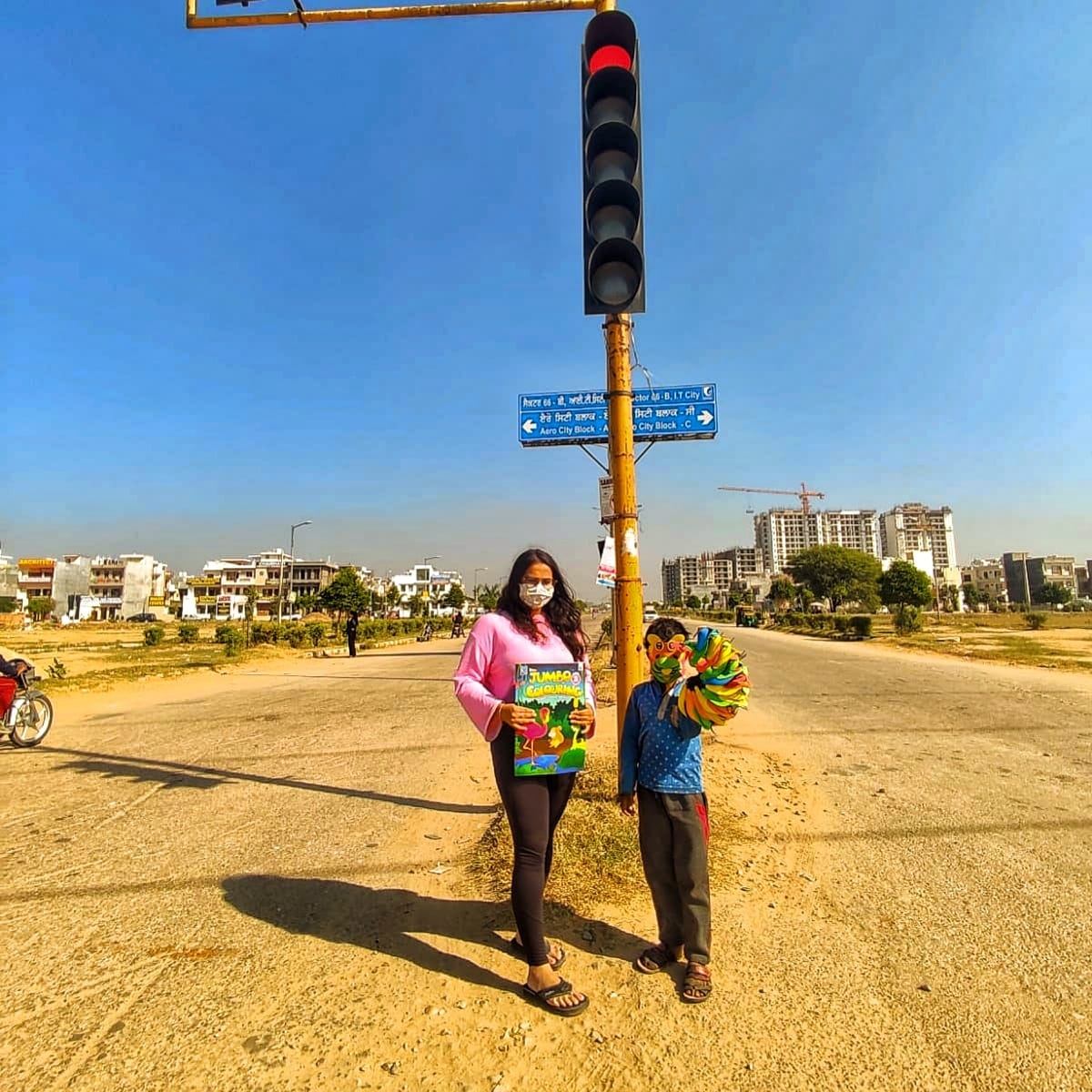 It's #childrensday!

But where are the children? On the red lights begging just for the chillar. We at @aashmanfoundation along with voice brand ambassador @vjaman launches #ChillarToPillar 

#educationforall  #stopchildlabour #aashmanfoundation #vjaman #aashman4u #widowhelpdesk