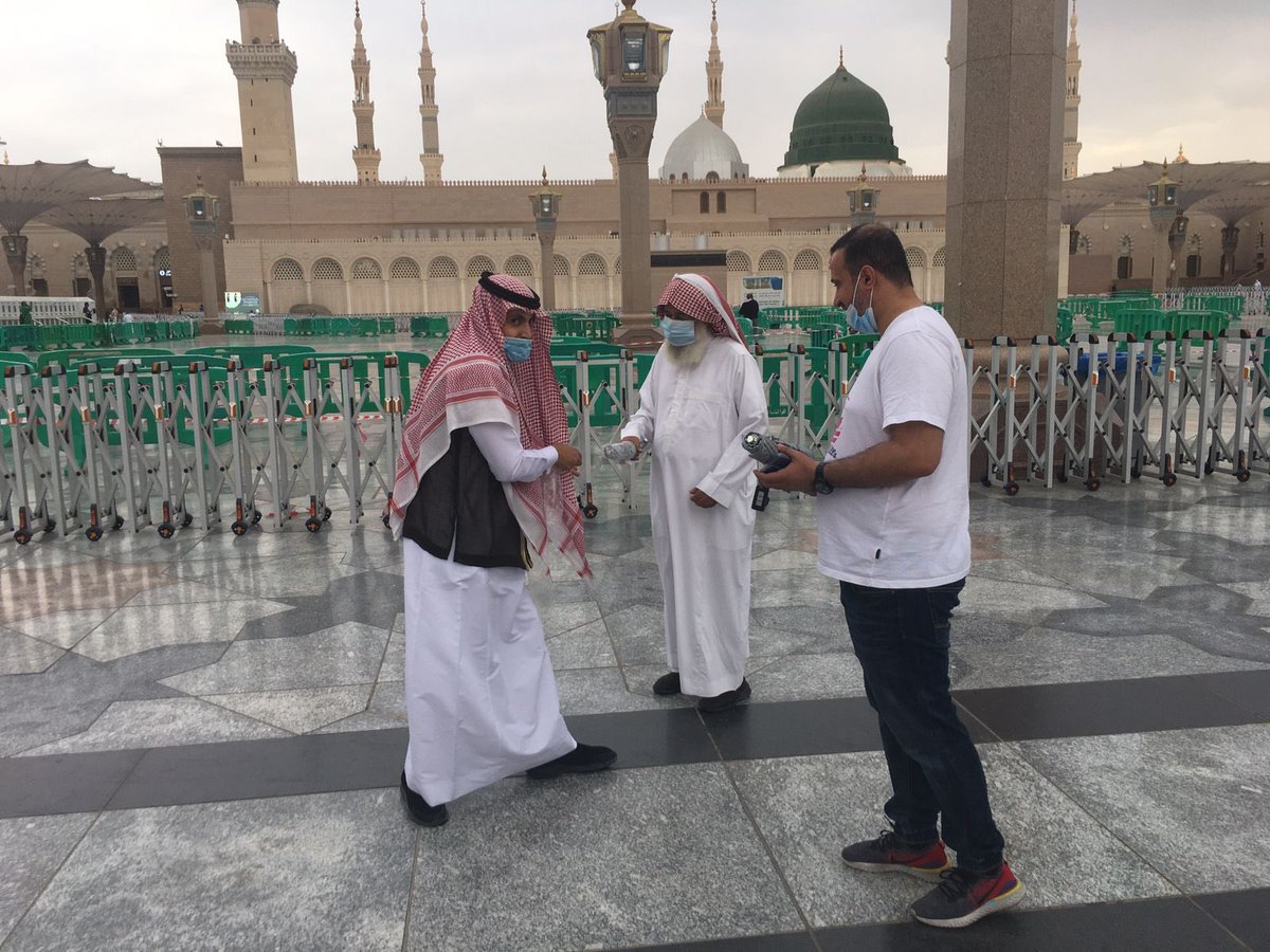 insharifain's tweet photo. Rain in Masjid Al Nabawi, Madinah earlier today

Officials of the general presidency distributed umbrellas to the visitors https://t.co/oZQBGCGIHr