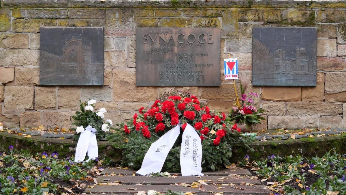 Bericht zu unserer Gedenkkundgebung am 9. November: oatkarlsruhe.wordpress.com/2021/11/10/ber… #antifa #karlsruhe #reichspogromnacht #9november #niewieder #erinnernheißtkämpfen #gedenken