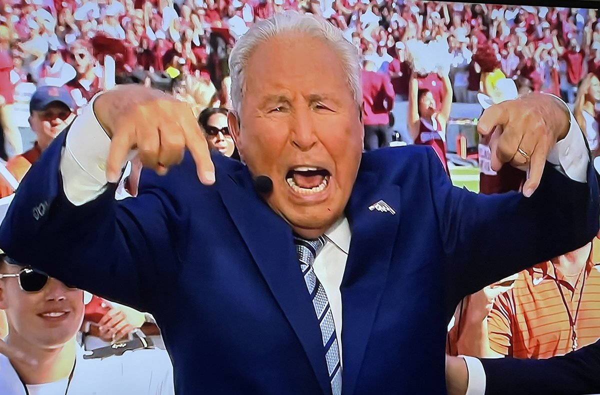 jrhughes1975's tweet photo. Waking up to learn the Longhorns are on the longest losing streak since 1956 is better than any cup of coffee! BTW… 62 yard field goal FOR THE WIN! #fivegameskid #HornsDown #CorsoKnows #WreckEm #GaribayAllDay https://t.co/AIwEKM2u6m