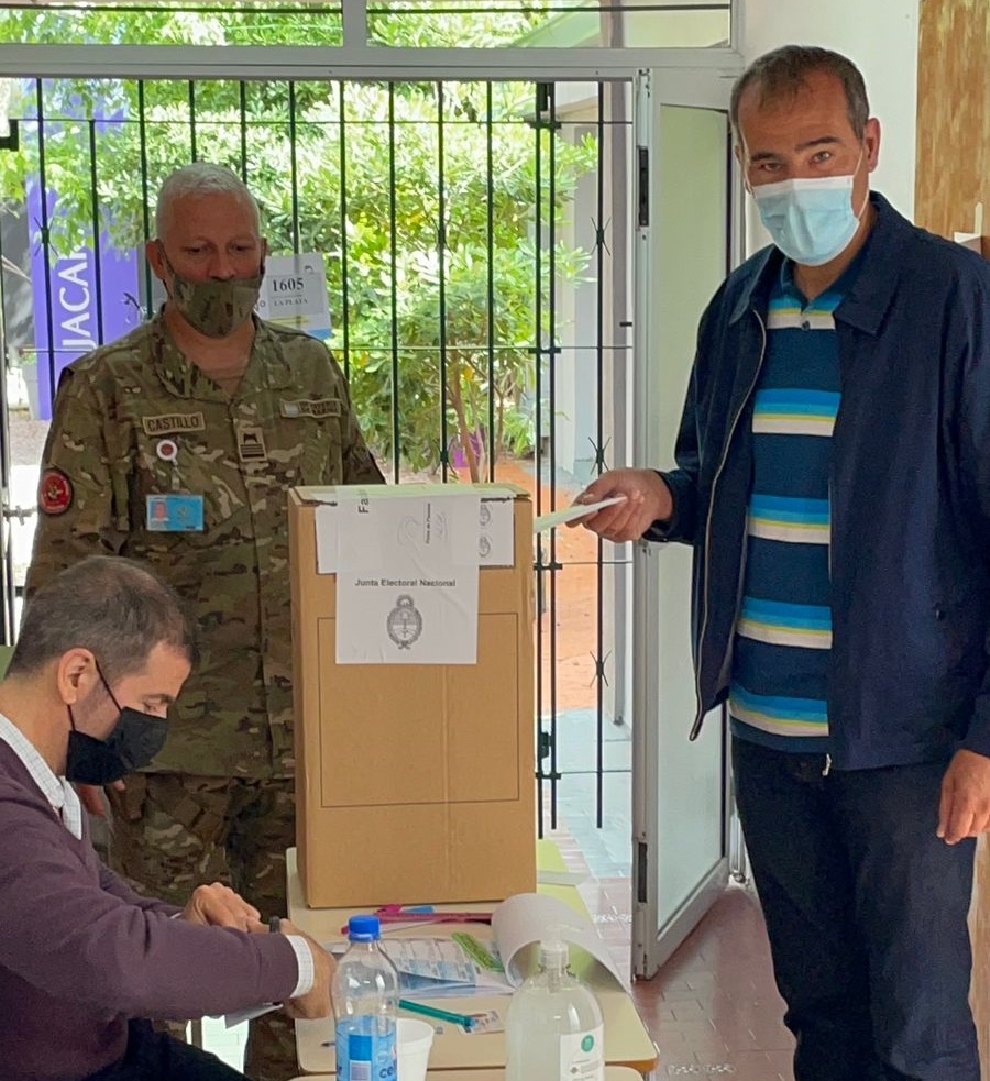 Salimos con democracia y participación

Votar es siempre un acto de hermandad que nos une más allá de las preferencias. 
Los platenses participamos de la vida de nuestra ciudad y no nos gusta vivir en el abandono.