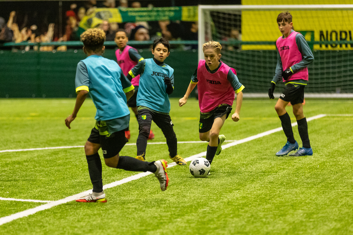 The matches were played with a competitive but friendly spirit!

Afterwards, the Under-12s gave gifts to the younger participants.

#RemembranceDay