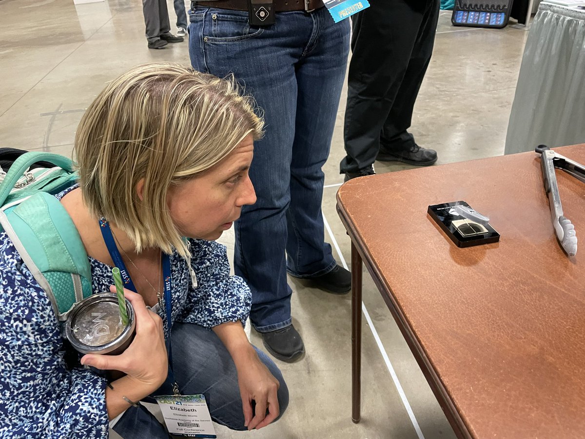 quantumedk12's tweet photo. Learning cool things about quantum so we can teach it in the classroom. Join us @quantumedk12 @TXScienceSTAT  @quantumforall https://t.co/5yqNj84duk
