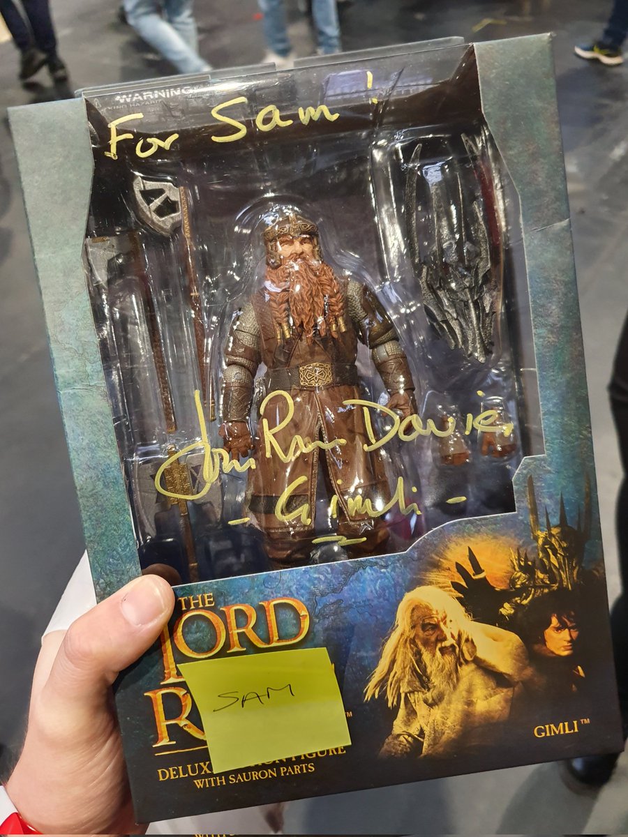 SamOhanaWrites's tweet photo. I had the pleasure of meeting John Rhys Davies yesterday at MCM Comic Con. He was such a lovely man, and even signed my Gimli action figure. #mcmcomiccon #mcm #mcmbirmingham #johnrhysdavies #gimli #lordoftherings #lotr #signed #autograph #celebrity #comiccon #cosplay https://t.co/OhmjitOMzb