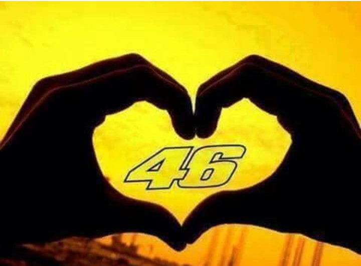 Rossihastalamue's tweet photo. Always #GrazieVale 💛 https://t.co/j95Cum4cYP