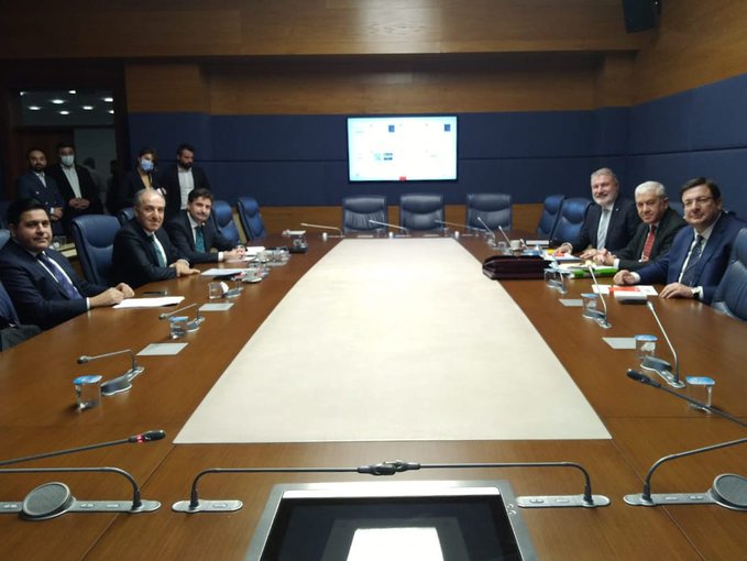 📺<a href="/soreldagistanli/">sorel dagistanli</a> <a href="/Nesrinnas/">nesrin nas</a> <a href="/bahattinyucel/">bahattin yucel</a>
<a href="/halktvcomtr/">Halk TV</a> ‘deki #canlıyayında; dün gerçekleştirilen "erkek erkeğe" yayını değerlendiriyor.“Güçlendirilmiş Parlamenter Sisteme Geçiş İlkeleri” yazımında da sunumunda da kadınların yer almamasını eleştirdiğimizi hatırlatıyoruz.