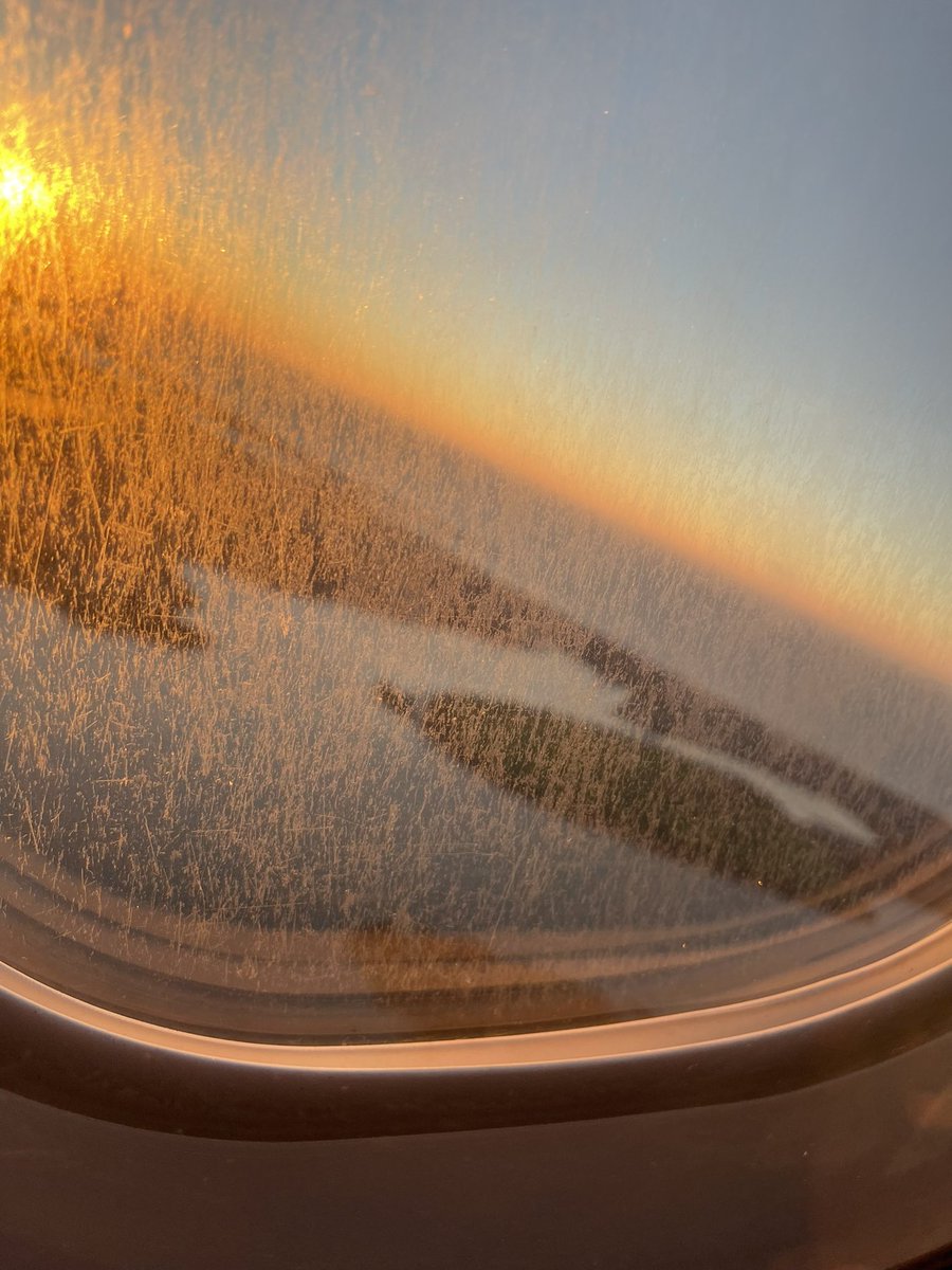 LDagnello's tweet photo. Back to South Carolina..Sunrise over NYC https://t.co/a2JnARBMF3