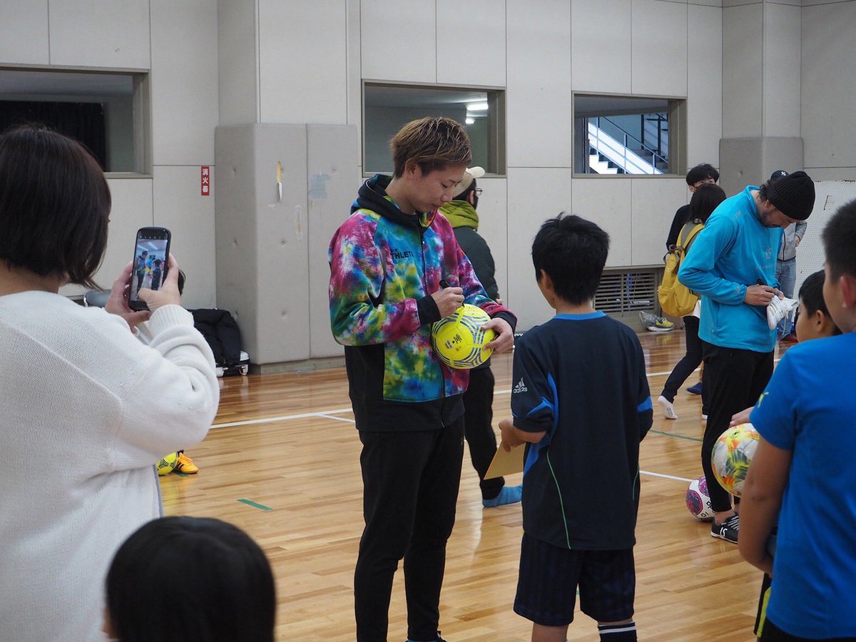 lrcproject's tweet photo. 名古屋、岡崎でフットサル教室
参加者の皆さんの笑顔にパワーをもらえた週末でした。
ありがとうございました。

今回のメッセージは
チャレンジすること！
そして楽しむこと！

今後とも宜しくお願いします。
@leoyokoe @ryukishinozaki #lrcproject https://t.co/v9icevNYVU