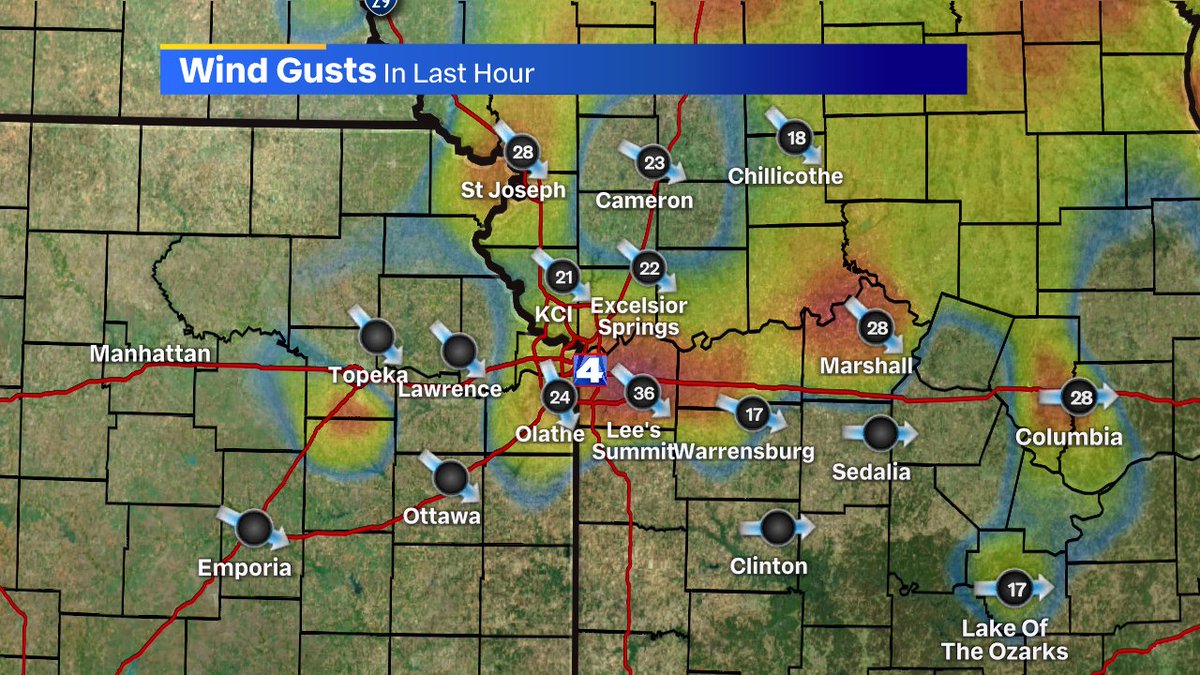 AlexCounteeWX's tweet photo. Happy Sunday! Temps are warmer in the 40s for most early this morning, but the wind is much stronger. Gusts of 30-35 mph will continue throughout the day, and for the next few days. I'll have the forecast until 8:30 AM! #fox4kc #MOwx #KSwx #KCwx https://t.co/LjuoY03DqH
