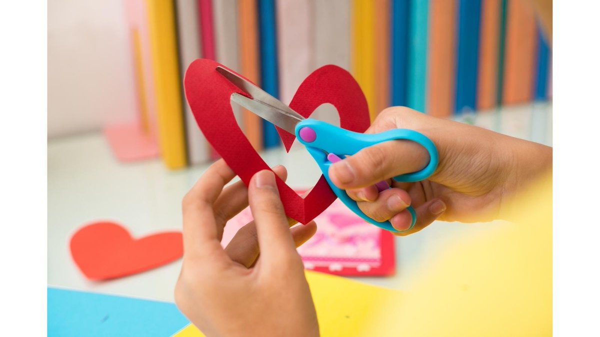 mindfulbalance1's tweet photo. Cutting activities work on fine motor skills, hand strength, and coordination. I use them to help kids improve their fine motor skills. https://t.co/WsJAUhh00j