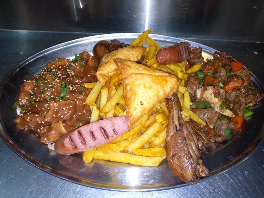RestaurantJuice's tweet photo. Sharing is good for the soul. Come experience our family platter: Grilled pork, mbuzi, drumsticks,samosa and choma sausage ππ. *#sundayideas* *#familyplatter.* Keep it *juice factory and restaurant* Thika. https://t.co/cvxmXiRsBz
