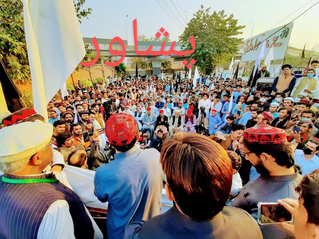 QasimAchakzai6's tweet photo. کاليا دا خو يه آغاز دي د پي ټي ايم ختمولو خوبونه دي ډير وليدل راتلونکی د جلسو په شان زلزلو ته ځان ټينګ کړه 👎
26م نومبر کوټه، 5م دسمبر ټانک 19م دسمبر کراچۍ کي به دمادمست قلندر وي💪✌️💪
#PTMProtests14November 
@ManzoorPashteen https://t.co/bHM5KoJZcH