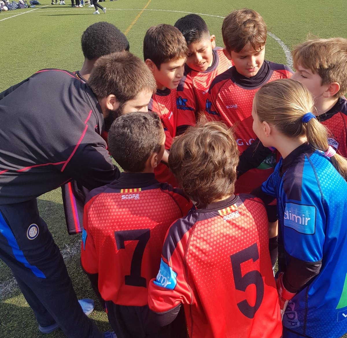 GANAR NO LO ES TODO 👏

Gran imagen la que ha ofrecido nuestro Alevín "E" frente al Jabac. 

Resultado de 6-3 favorable para los de Terrassa. 

#orgullodeMontcada