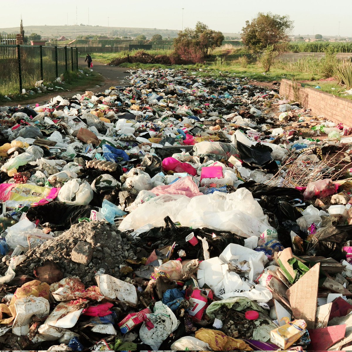 NkadiPix's tweet photo. There was a time not so long ago when Middelburg, including Mhluzi Township was regarded as The Cleanest Town in Mpumalanga. #STLM #streetphotography #southafrica https://t.co/SsX9AOQj4s