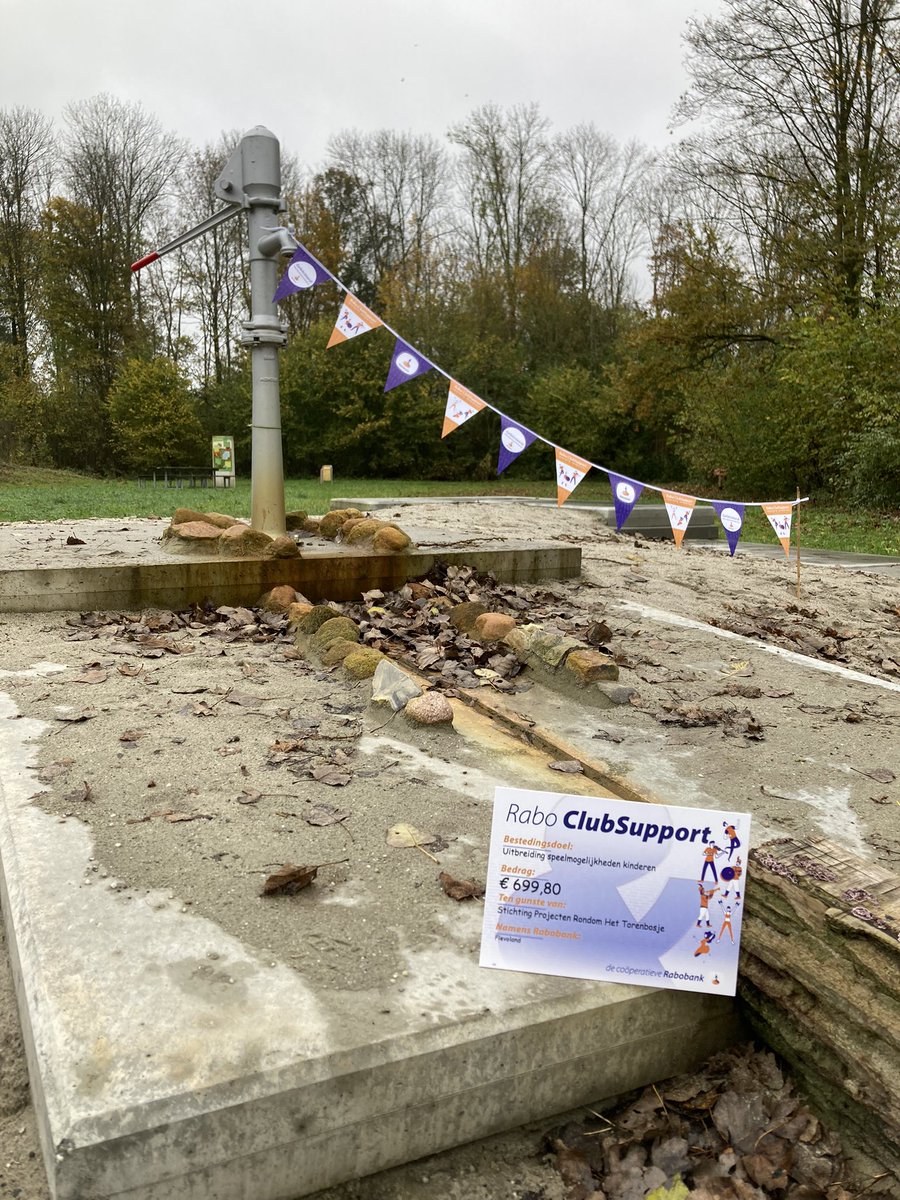 DekkerCoby's tweet photo. Feest in het Torenbosje! We ontvingen een cheque van maar liefst € 699,80 van Rabo Clubsupprt voor uitbreiding van de speelmogelijkheden voor kinderen rondom de waterpomp. #Goedvooronzeclub #Rabobank #Goedvooronzekinderen #Lekkerbuitenspelen https://t.co/hciENWucdg