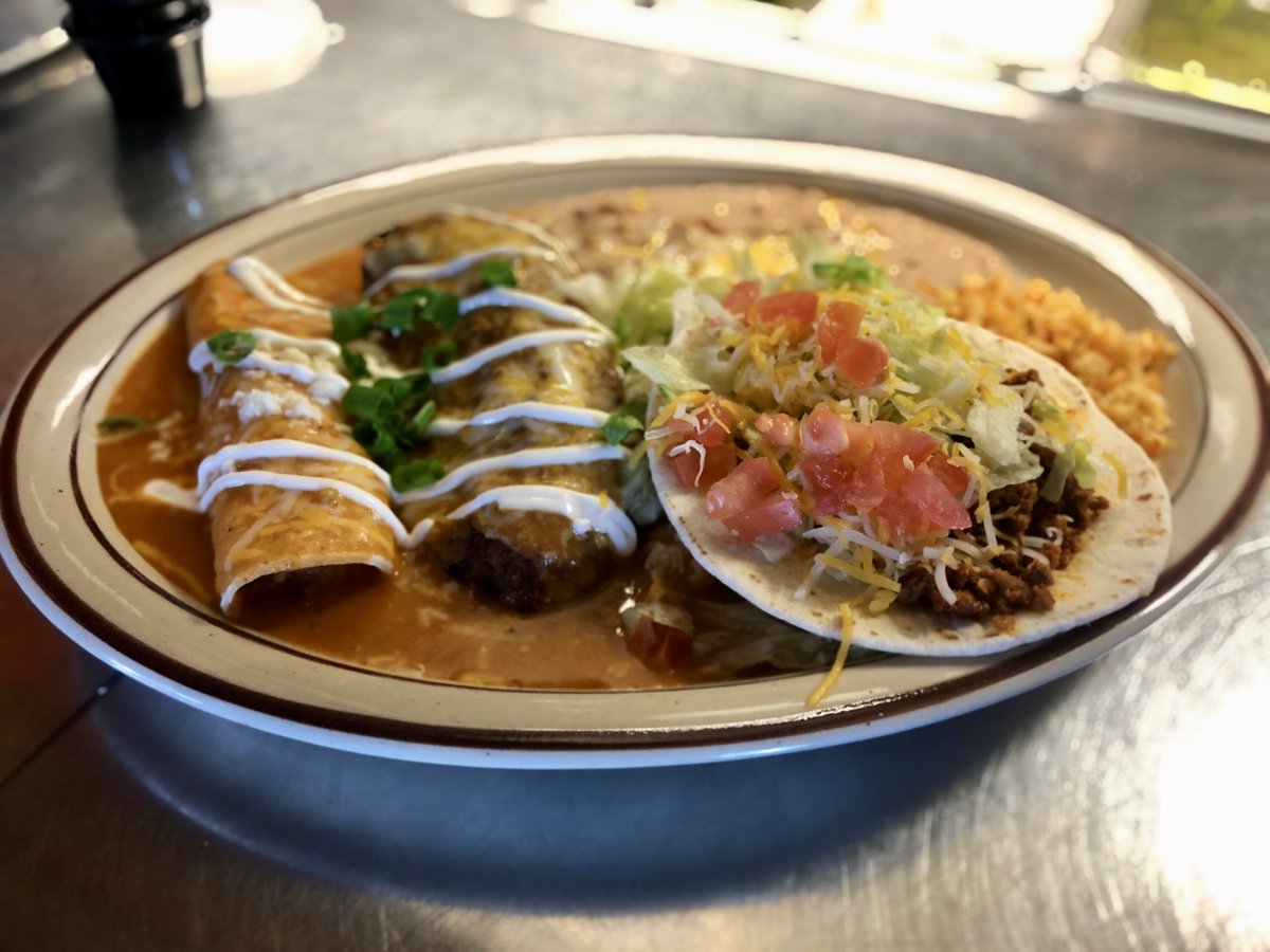 EmiliosAlmostFa's tweet photo. Yummy combos - Oleβ
.
.
.
.
#tacosburritosbooze #ole #happyhour #westminsterco #broomfieldco #303foodie
#5280burritos #5280tacos #5280booze #eatgreenchili #lunashine #doradohabanero #broomfieldco #coloradolocal #303food
#303drinks #doradohabanero https://t.co/jz3XtVOion
