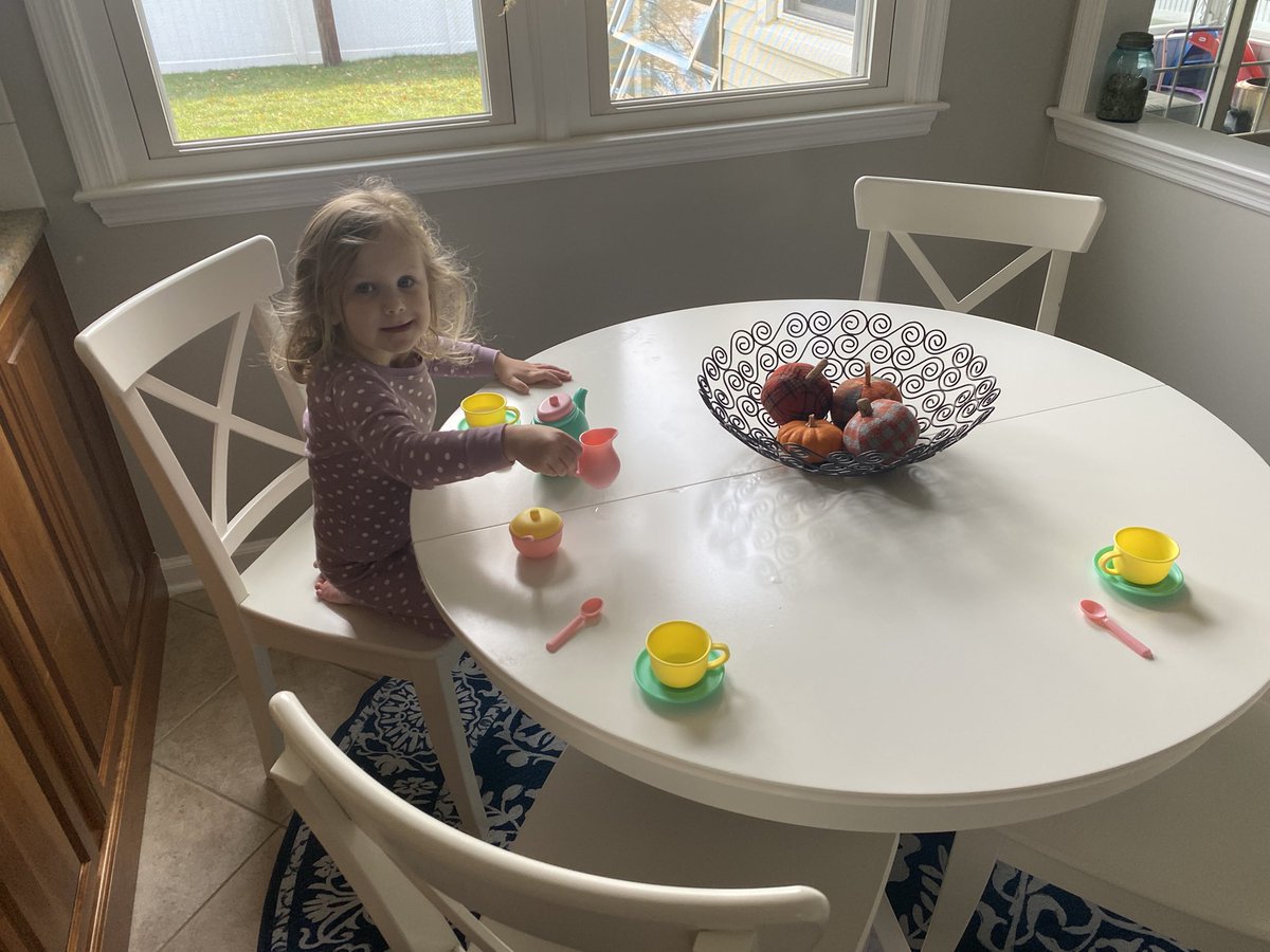 EricGilreath5's tweet photo. Tea party first thing Sunday morning. 😴 https://t.co/CKi0Sl8U7b