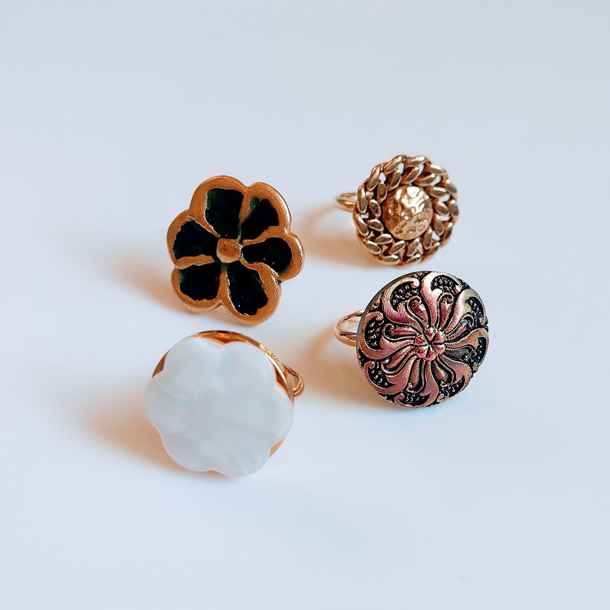 Atelier12Bis's tweet photo. Big is beautiful so here's a few larger rings (all about 22mm wide) My favourite is the green flower! #vintage #ring #buttons #silver #pearlbuttons #gold #vintagebuttons #flower #green #accessories #handmade #ring #shopping #ヴィンテージ #リング #ボタン#ボタンアクセサリー https://t.co/87yR3R7afm