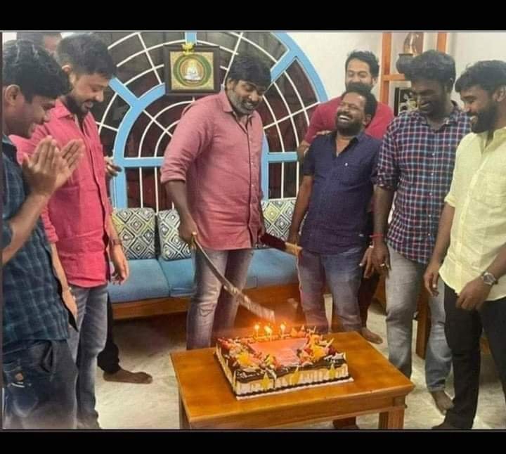ashok777_kalam's tweet photo. காவல் துறை கைது செய்யுமா
இவனால் சமுதாயத்திற்கு சீர்கேடு
விஜய் சேதுபதி ரவுடி கலாச்சாரம் https://t.co/opxzlOoUKA