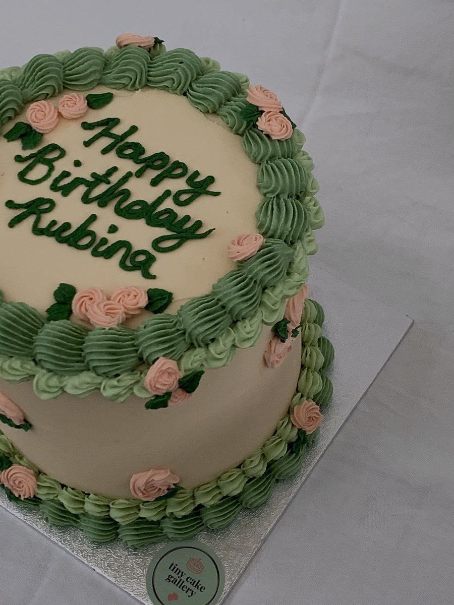 lotus biscoff 6 inch, 4 layered cake made by yours truly 
@tinycakegallery on ig for enquires 💌