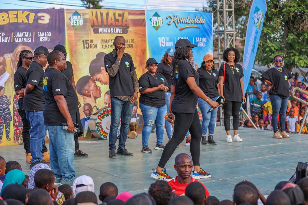 azamtvtz's tweet photo. Warembo wa #TeamKitasa wakitambulishwa hapa, usikose kuitazama tamthiliya hii kila siku ya Jumatatu hadi Alhamis kuanzia saa 1.30 usiku.

Shughuli iko MBASHARA #SinemaZetu kuanzia saa 10.00 Jioni

#JamboJambo #Kombolela #BekiTatu #Kitasa #SinemaZetu https://t.co/Y06MJ5r6ot